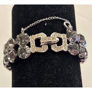 Vintage Weiss Rhinestone Bracelet With Double Row & Clasp Detail Marked sparkles